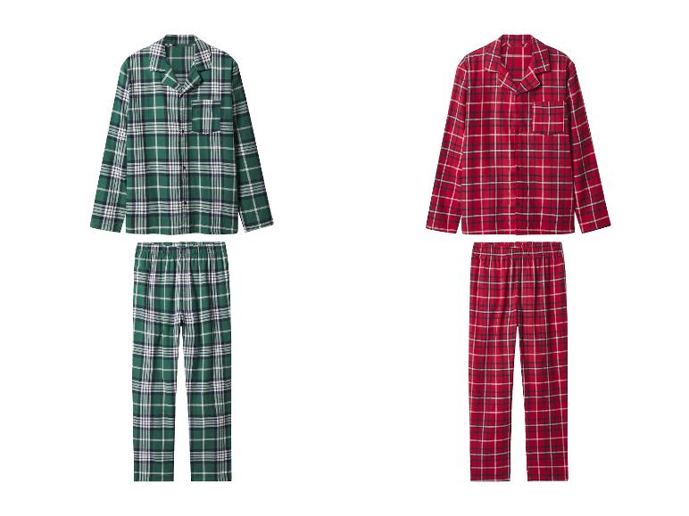 Deux ensembles de pyjamas à carreaux, un vert et un rouge.