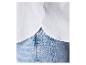 Chemise blanche et jean bleu.