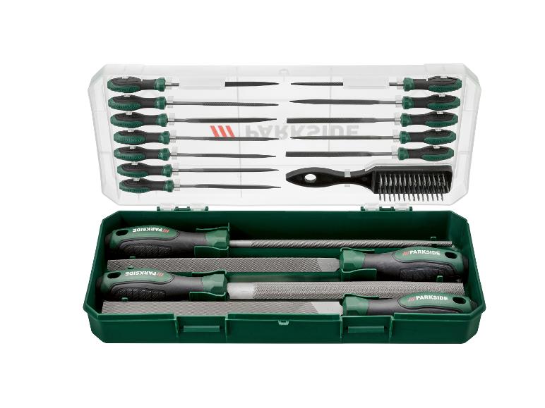 Ensemble de limes et râpes avec poignées ergonomiques dans un étui en plastique.