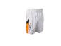 Shorts homme Crivit blancs avec détails orange et noirs et cordon de serrage à la taille.