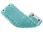 Une serpillière en microfibre bleue avec une boucle pour attacher à un manche.