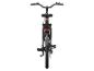 Un vélo électrique noir vu de l'arrière.