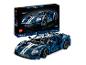 Un modèle de voiture LEGO Technic Ford GT et sa boîte de produit.
