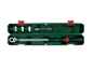 Jeu de clé dynamométrique avec douilles et rallonge dans un coffret en plastique vert.