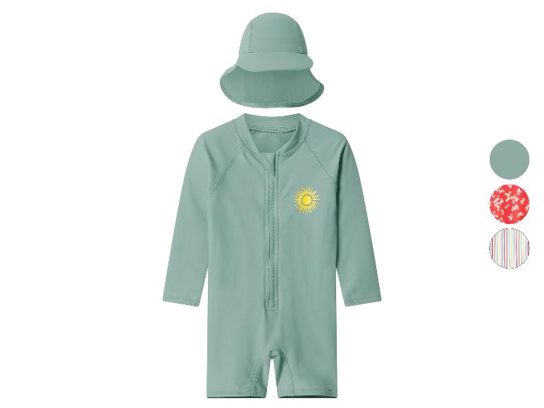 Maillot de bain une pièce à manches longues pour enfants en vert menthe avec imprimé soleil et chapeau assorti.