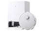 Un aspirateur robot Deebot blanc avec une station de recharge.