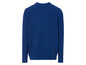 Un pull bleu à manches longues.