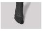 Gros plan sur des chaussettes noires.