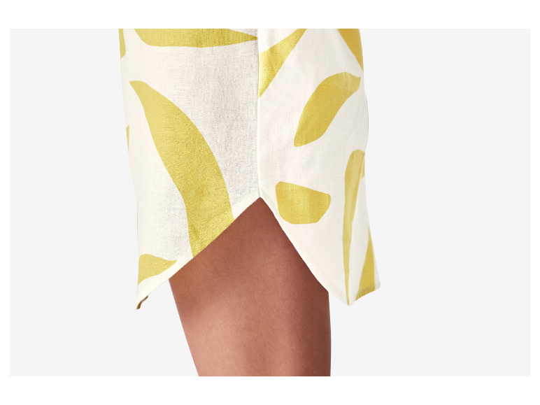 Robe courte en lin avec imprimé abstrait jaune moutarde.