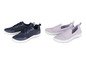Des baskets bleues et roses avec des semelles blanches