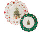 Deux assiettes de Noël avec un motif d'arbre de Noël.