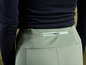 Pantalon vert avec une poche zippée