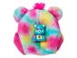 Coussin en peluche coloré avec une figurine d'ours bleu.