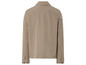 Une veste beige à manches longues.