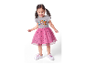 Une fille porte une robe grise et rose Pat' Patrouille.