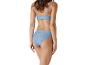 Maillot de bain deux pièces bleu : haut et bas, style minimaliste.