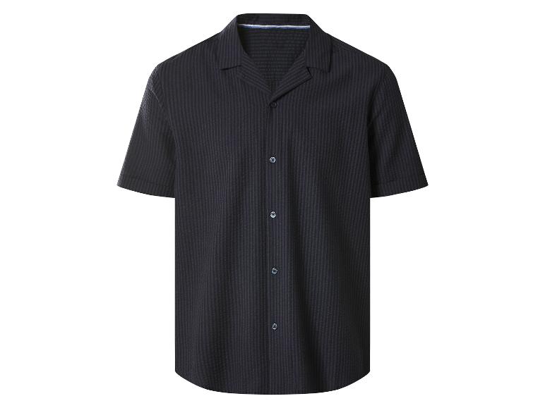 Chemise bleu foncé à manches courtes avec col, rayures verticales et boutons.