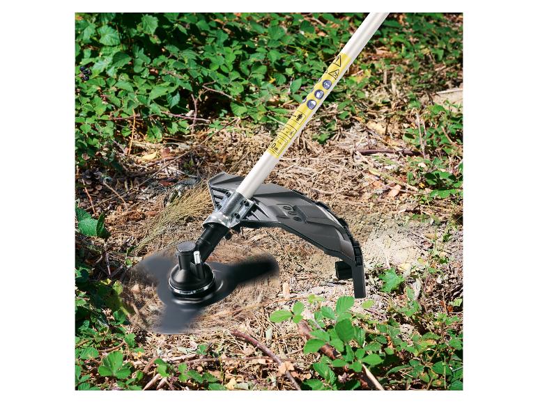 Débroussailleuse avec lame, utilisée pour tailler les buissons et les mauvaises herbes.