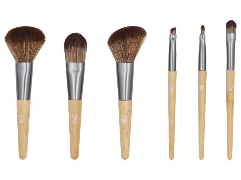 Ensemble de sept pinceaux de maquillage Cien Beauty avec manches en bois et viroles métalliques.
