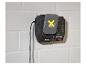 Un chargeur de batterie Parkside X20V Team fixé au mur.