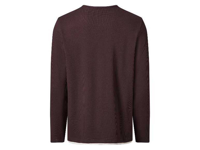 T-shirt marron foncé à manches longues.