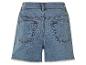 Shorts en jean bleu clair avec ourlets effilochés.