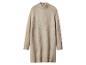 Une robe pull beige à col montant.