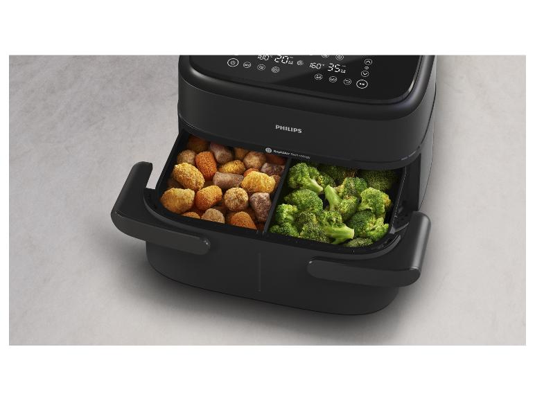 Friteuse à air Philips noire avec deux paniers remplis de brocolis et de croquettes.