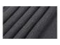 Tissu gris foncé avec des plis diagonaux