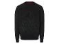 Un pull noir à manches longues.
