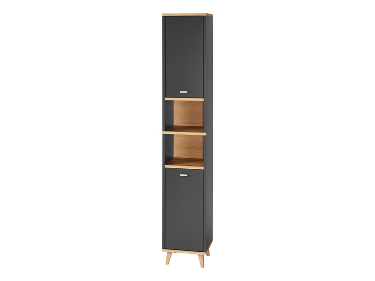 Une armoire haute et étroite avec des portes et des étagères, en bois foncé avec un bord en bois clair.