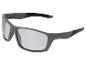 Lunettes de soleil de sport grises avec verres miroirs.