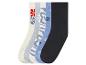 Quatre paires de chaussettes: noires, blanches à fleurs, grises et bleues à rayures.