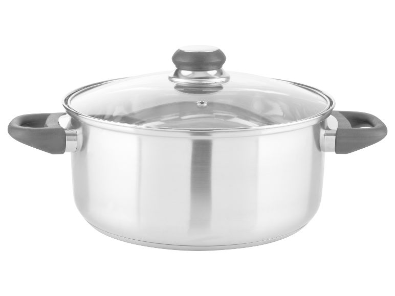 Une casserole en acier inoxydable avec un couvercle en verre et des poignées noires.