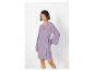 Robe portefeuille lilas à manches longues.