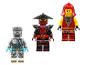 Trois minifigures LEGO Ninjago : un ninja argenté, un ninja rouge avec un chapeau et une ninja femme rouge.