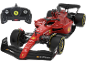 Voiture de course télécommandée rouge avec une télécommande noire