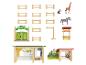 Un zoo de jouets avec des clôtures, un zèbre, une girafe et une écurie.