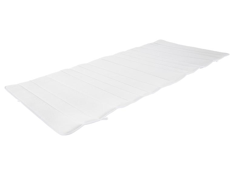Surmatelas blanc avec sections matelassées