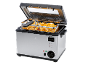 Friteuse avec frites dans le panier, réglages de température et indicateurs d'alimentation.