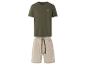 Ensemble t-shirt et short : t-shirt vert olive, short beige.