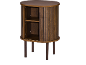 Meuble rond en bois marron avec portes coulissantes et étagères intérieures.