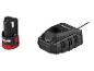 Batterie rechargeable noire et rouge 12V et chargeur noir avec indicateurs LED.