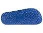 Semelles de tongs bleues texturées.