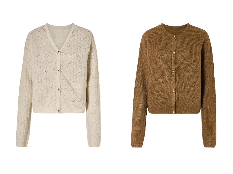 Deux cardigans en tricot : un blanc avec un motif ajouré et un marron avec une texture lisse.