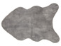 Un tapis gris et moelleux.