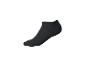 Une chaussette courte noire sans couture sur fond blanc.