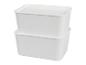 Deux boîtes de rangement blanches empilées avec couvercles, sur fond blanc.