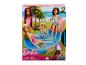 Ensemble de poupées Barbie avec piscine, toboggan et chien, comprenant une poupée blonde en maillot rose.