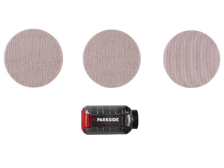 Trois papiers de verre ronds et un outil noir avec un détail rouge.